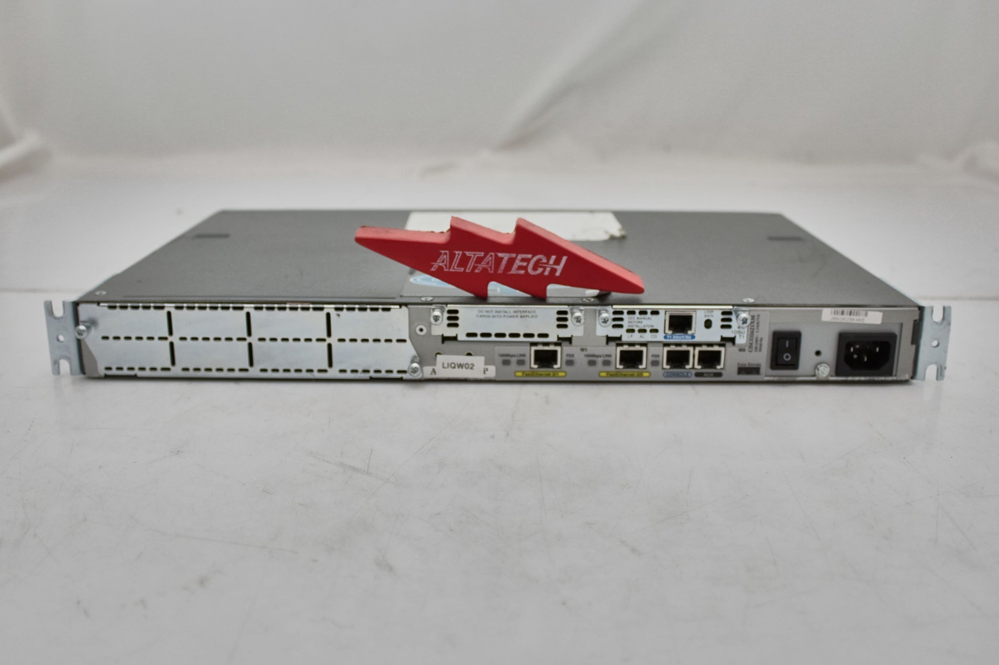 Cisco CISCO2621XM Dual 10/100 Ethernet Multiservice Modular Access Router, Used