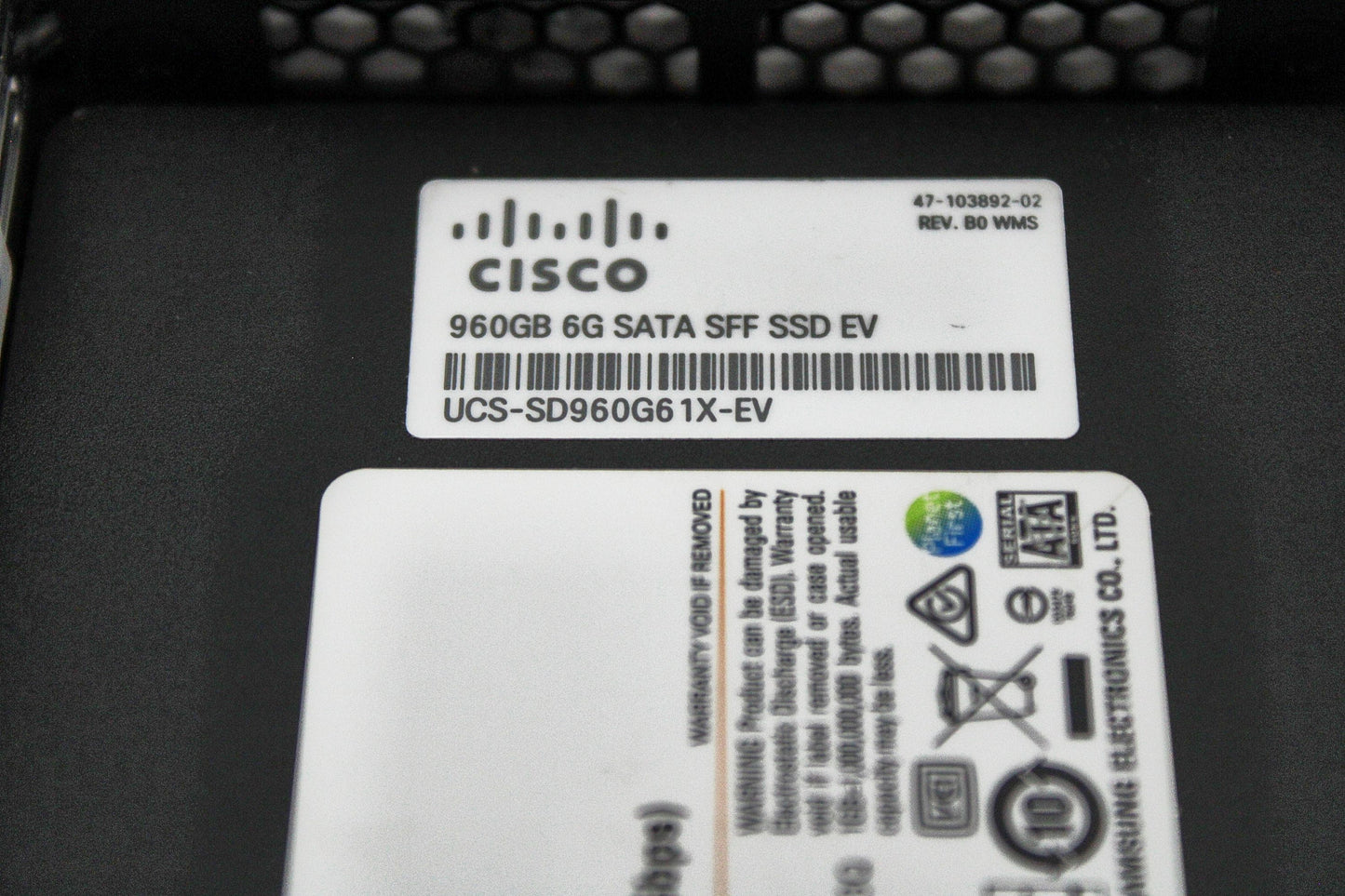 Cisco UCS-SD960G61X-EV UCS 960GB 6G SATA SSD 2.5", Used