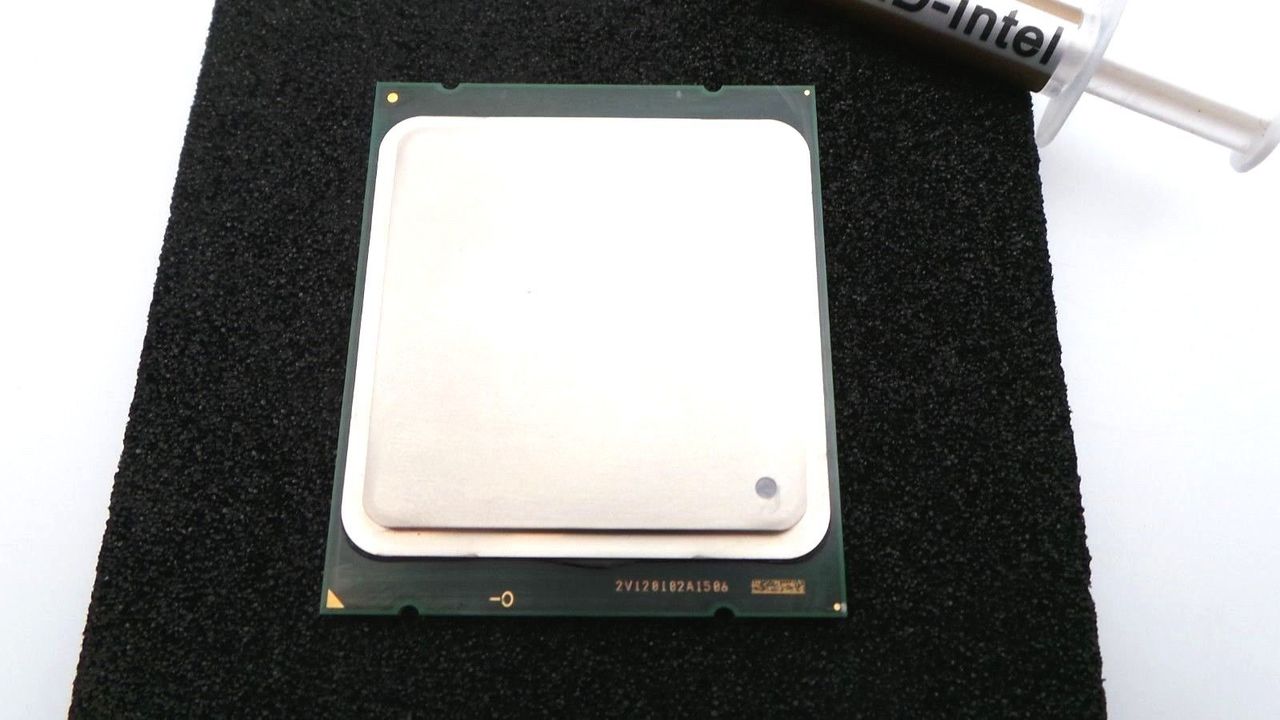 Dell 8DGD3 2.7GHZ/20MB/130W/8C, E5-2680, Used