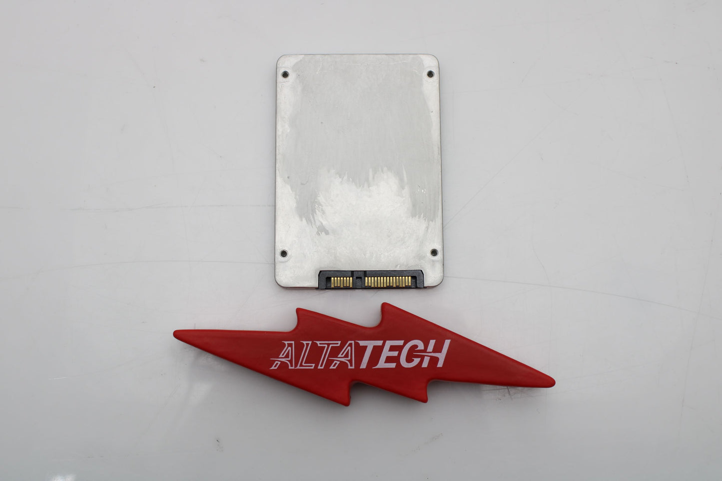 Dell MCCKT 600GB SSD Sata 2.5 3g mlc HDD, Used