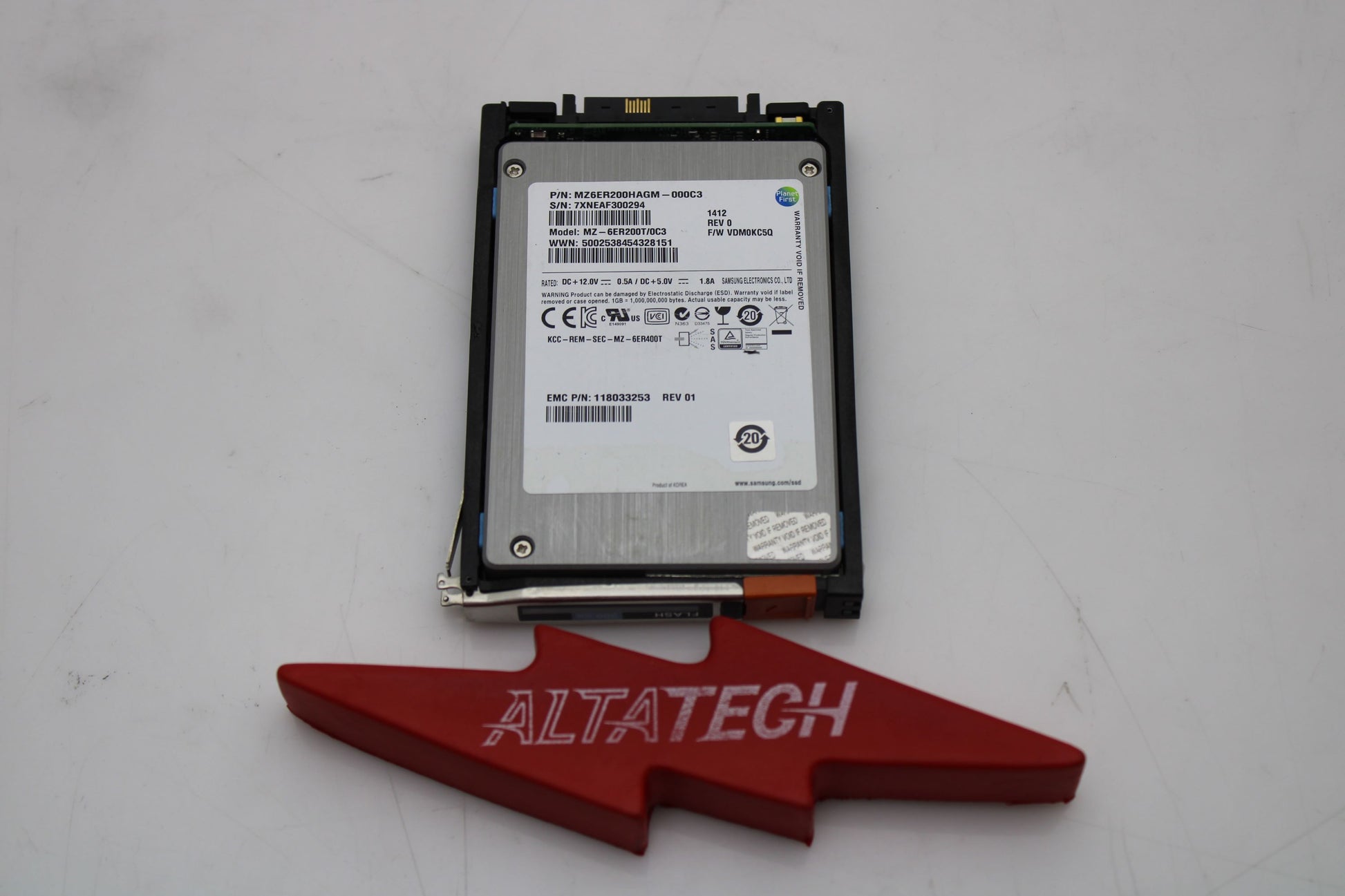 EMC 005052200 200GB SSD SAS 2.5 6G, Used