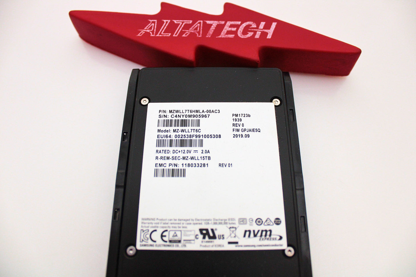 EMC 005052698 7.68TB SSD SAS 2.5 12G NVME PowerMax 2000/8000, Used