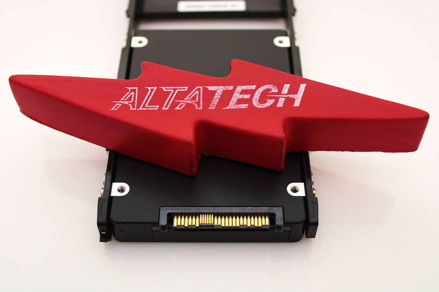 EMC 005052698 7.68TB SSD SAS 2.5 12G NVME PowerMax 2000/8000, Used