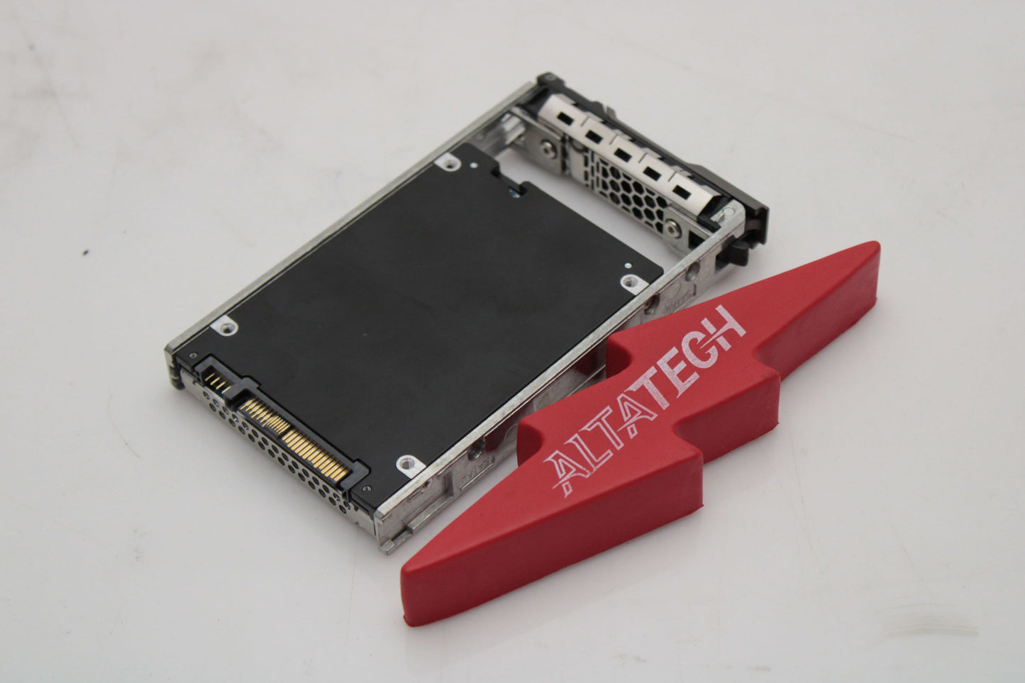 Dell FWYRY 7.68TB SSD SAS 2.5 U.2 NVME GEN3 KCD5XLUG7T68 / SDFPF83DAB01, Used