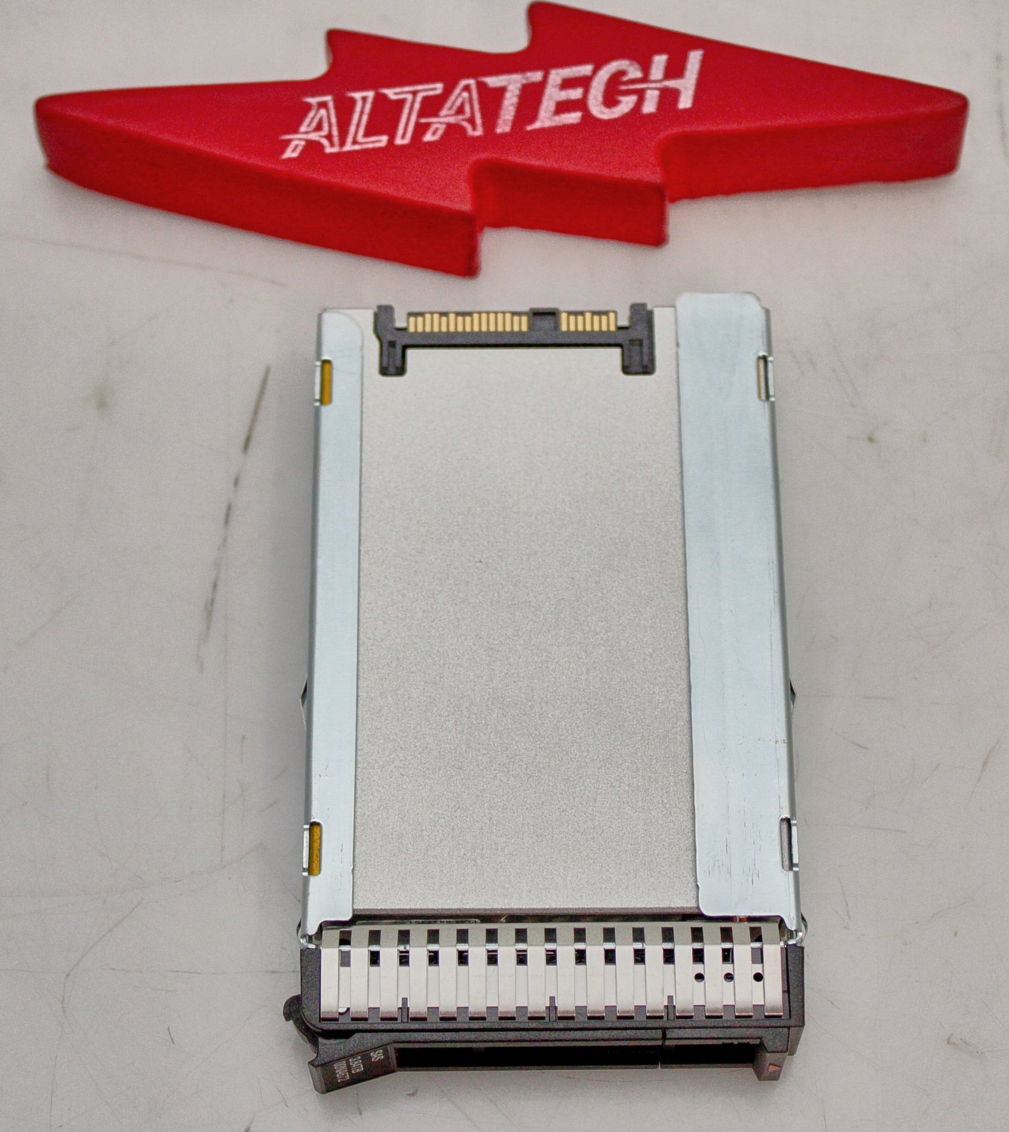 Lenovo 00NA672 LENOVO 2.5" 3.84TB SAS 6GB MLC SSD, Used