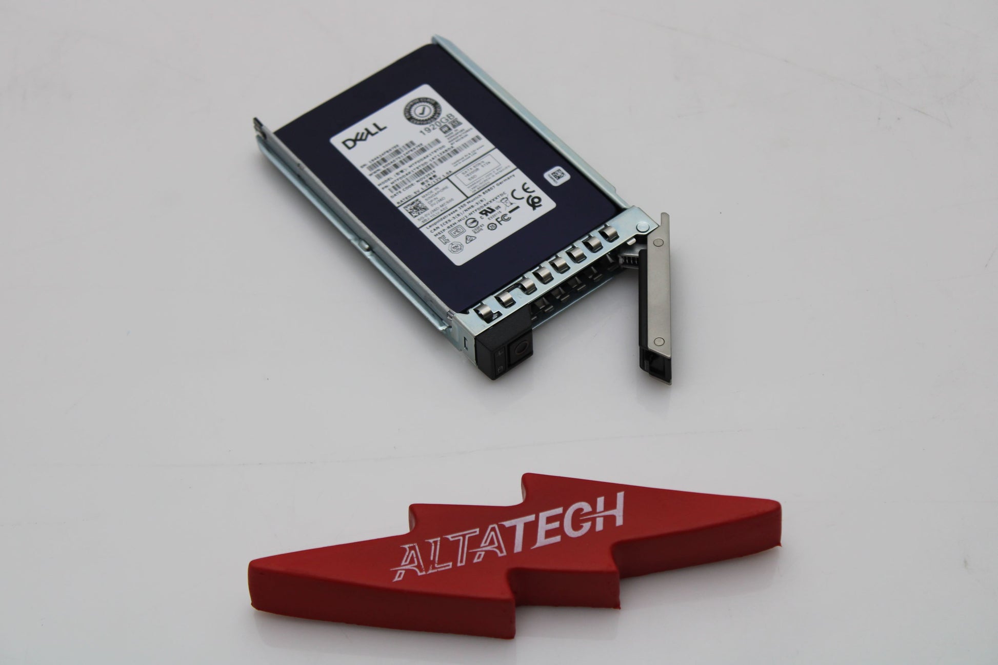 Micron MTFDDAK1T9TDD Micron MTFDDAK1T9TDD 1.92TB SSD SATA 2.5 6G MU M5200 Dell VJ36D Solid State Drive, Used