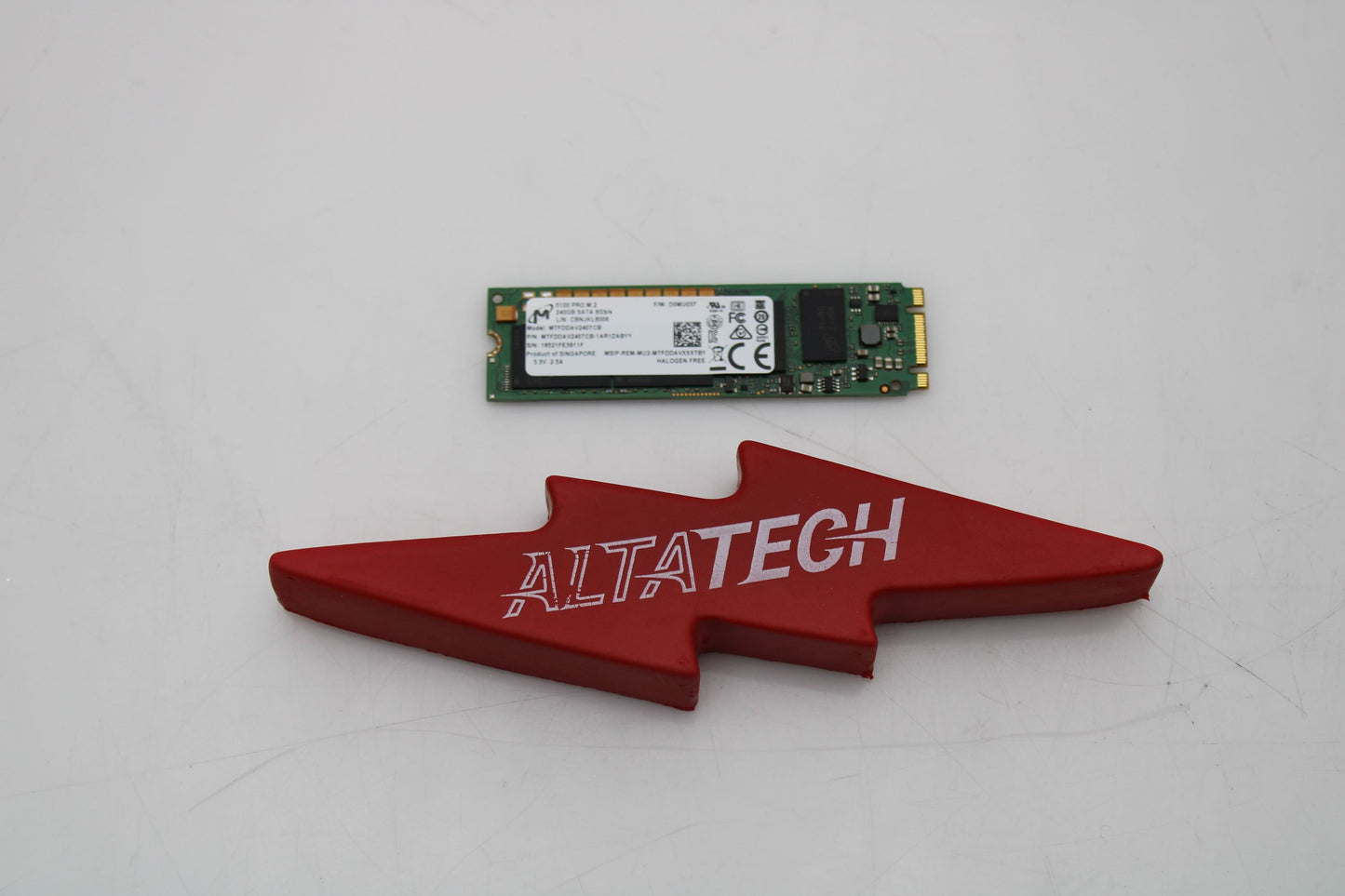 Micron MTFDDAV240TCB-1AR1ZA 240GB SSD Sata 6g m.2 5100 Pro, Used