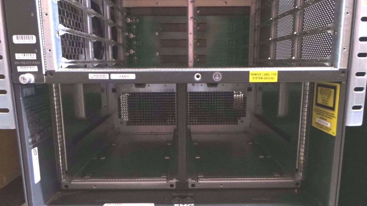 Cisco DS-C9509 MDS Rack Mountable Multi-Director Switch Chassis, Used